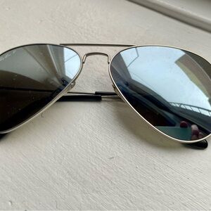 Classic Ray Ban Aviator Sunglasses with case and cloth - new